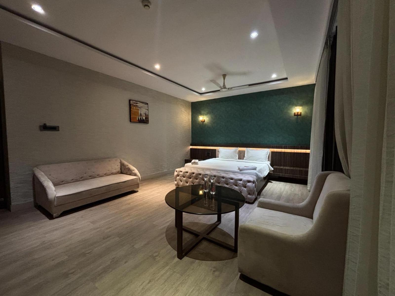 Hotel Elegant Inn Surat Zewnętrze zdjęcie