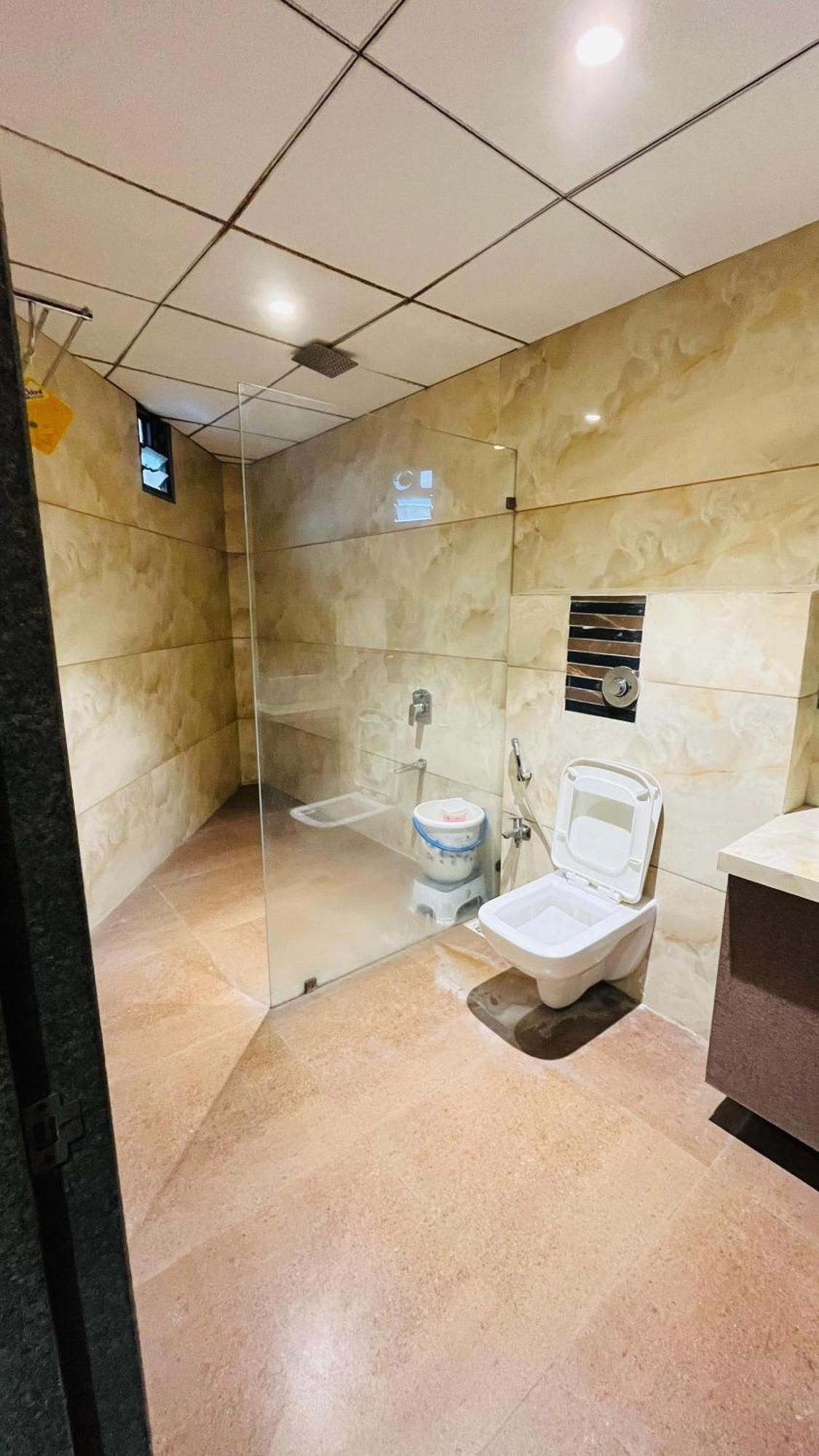 Hotel Elegant Inn Surat Zewnętrze zdjęcie