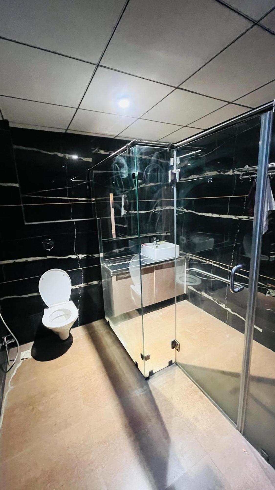 Hotel Elegant Inn Surat Zewnętrze zdjęcie