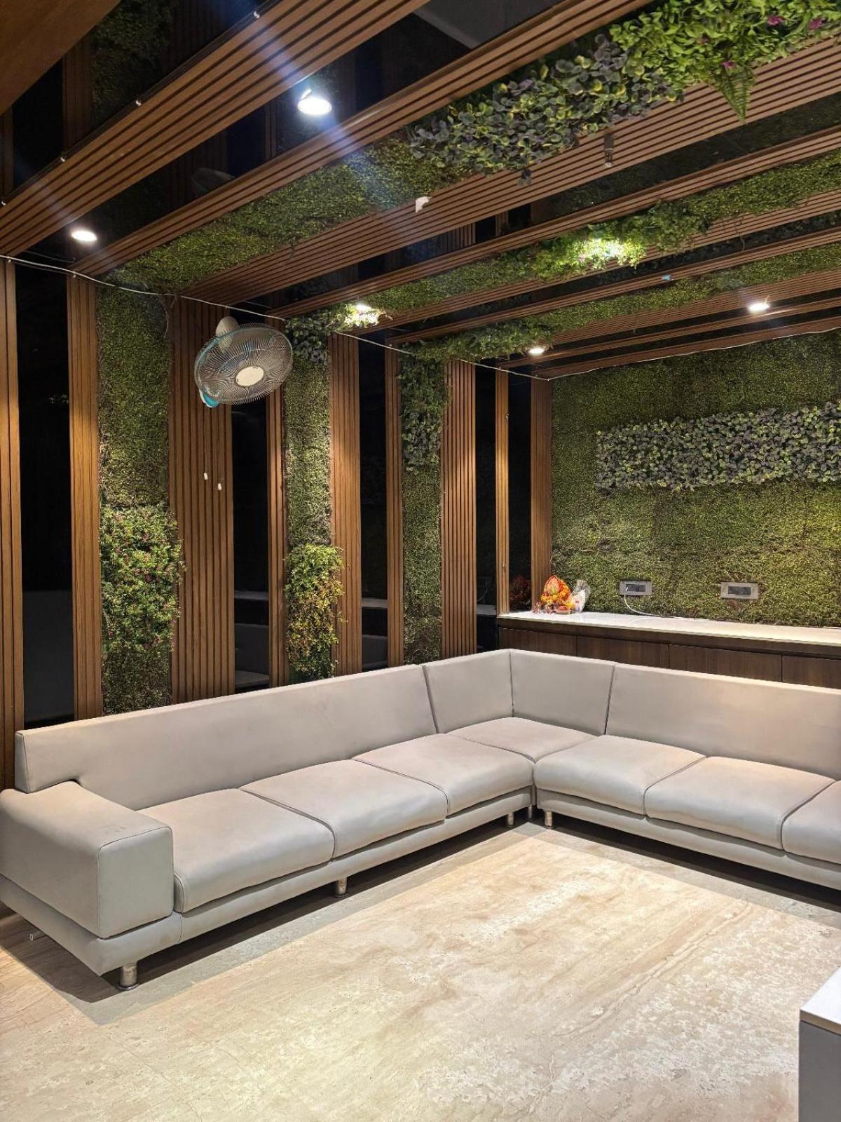 Hotel Elegant Inn Surat Zewnętrze zdjęcie