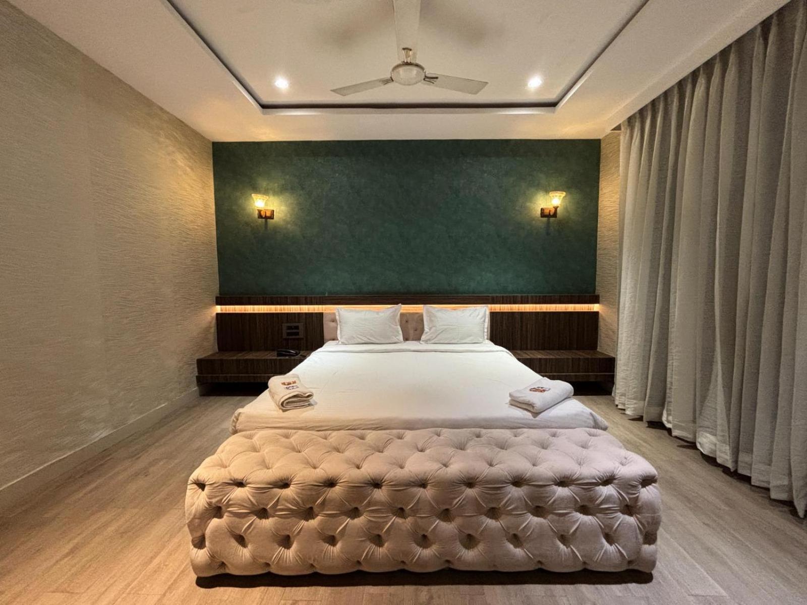 Hotel Elegant Inn Surat Zewnętrze zdjęcie